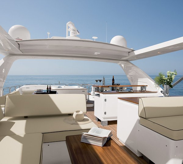 FLYBRIDGE SEATING