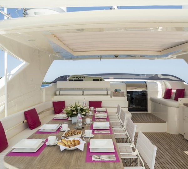 Flybridge Dining And Seating