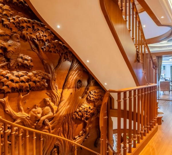 Foyer To Lower Deck Staterooms