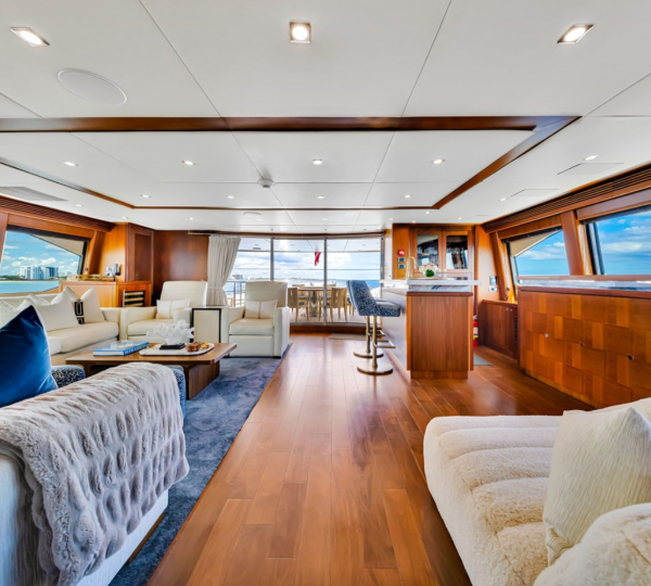 Interior Relaxation Area With Bar