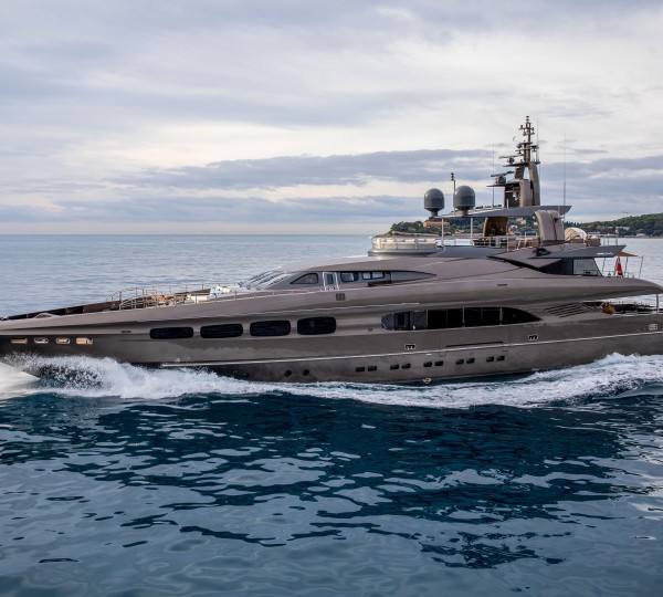 Luxury Yacht MRS L