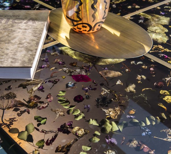 Luxury Yacht PINK GIN VI - Main Salon Table Details