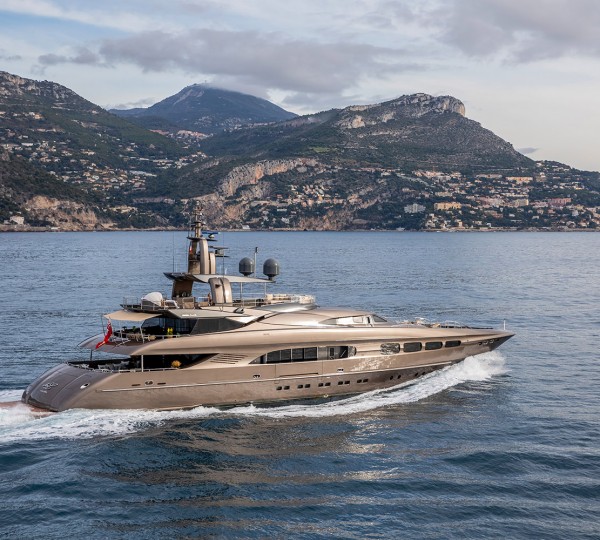 MRS L Exterior - Cruising