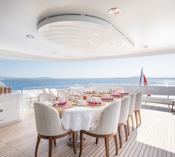 Main Aft - Al Fresco Dining Set Up