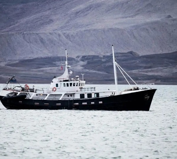 Motor Yacht TOGO - Charter Expedition Yacht