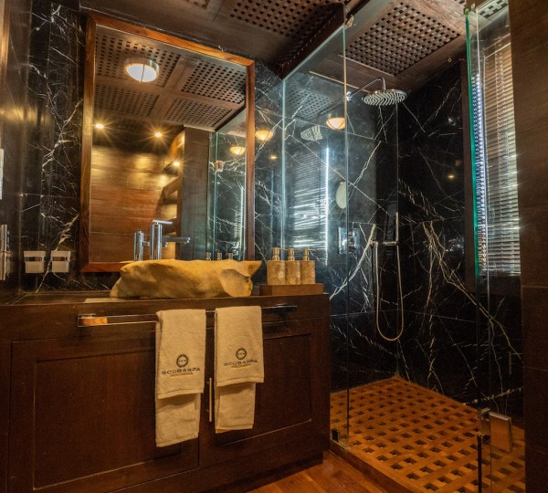 Owner Manta Suite Bathroom