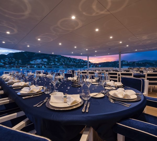 QUEEN MIRI - Outside Dining