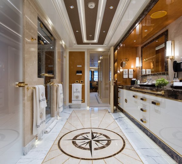 QUEEN MIRI - The Master Cabin Ensuite