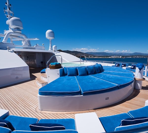 QUEEN MIRI - The Suning Deck