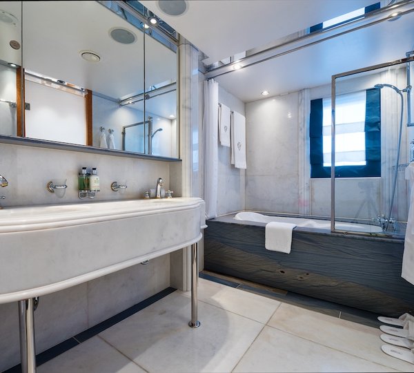 QUEEN MIRI - The VIP Cabin Ensuite