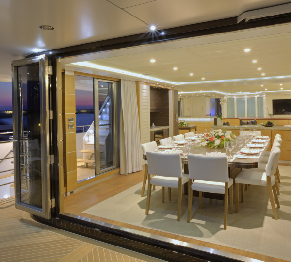 Salon - Deck Dining