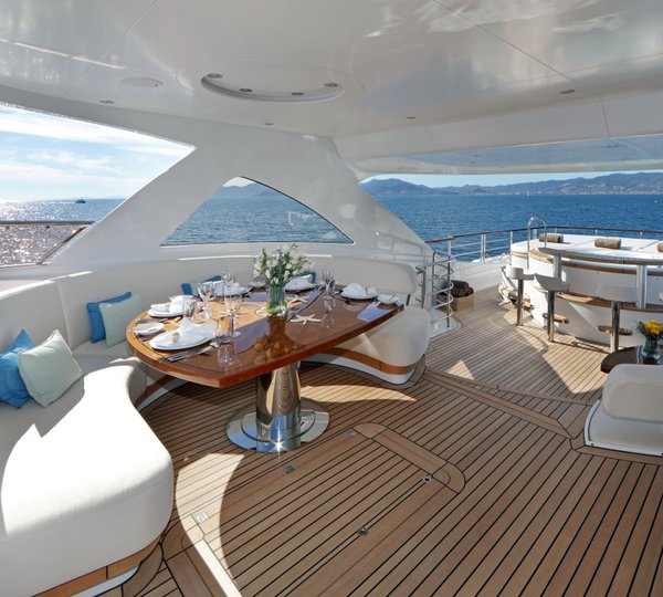 Solis Outdoor Dining