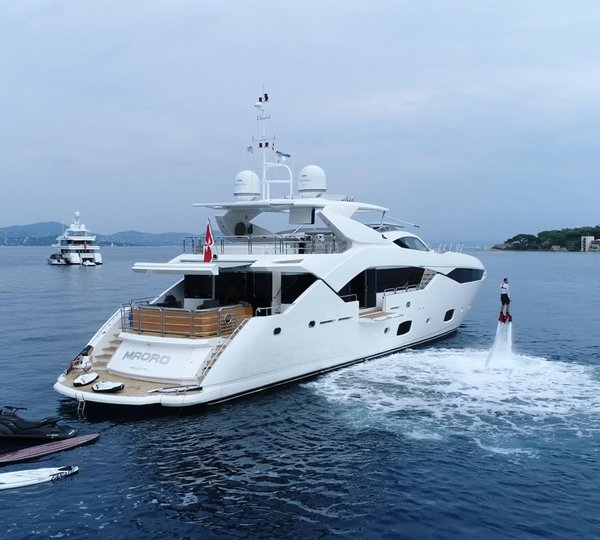 Sunseeker Motor Yacht MAORO - Stern View