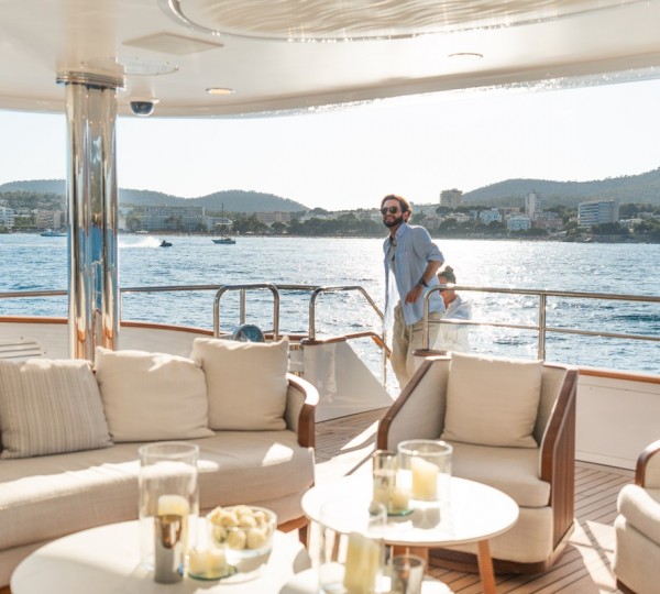 TITIAN PEARL - Lifestyle - Arrival