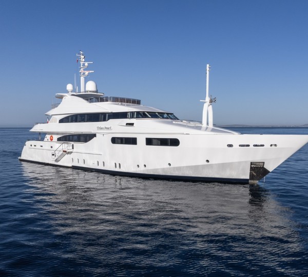 Titian Pearl - Starboard Aspect Underway