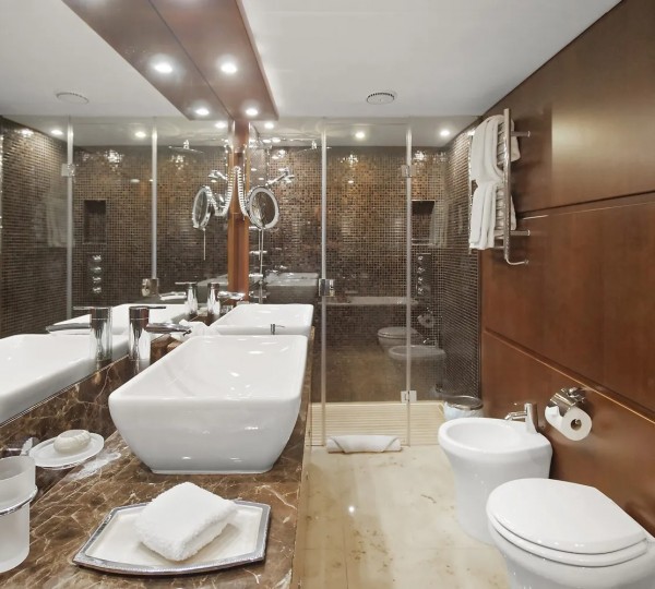 VIP Ensuite With Double Sinks