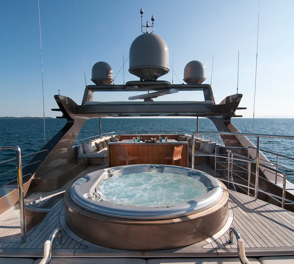 Yacht GEOSAND - Sundeck & Jacuzzi Pool