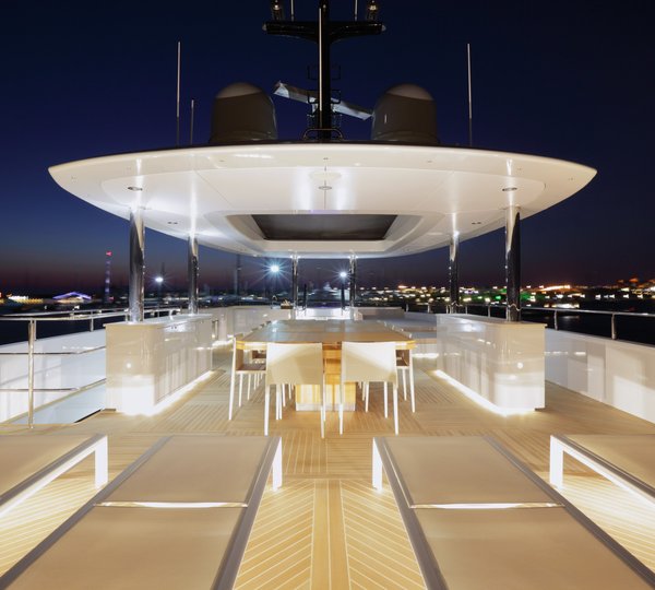 Yacht QUARANTA By Curvelle - Sundeck Evening