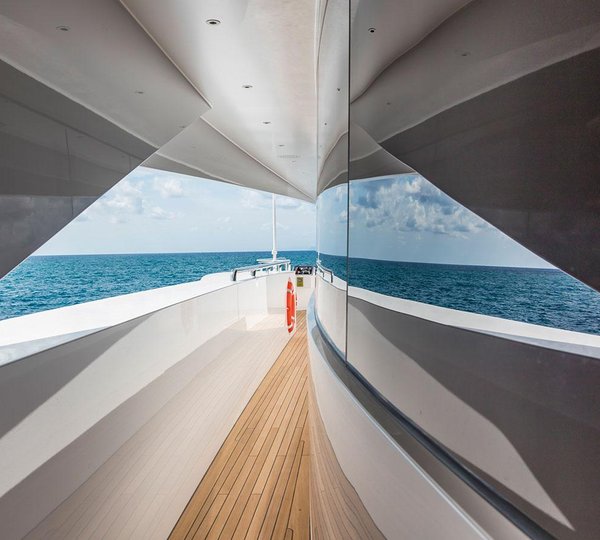 Yacht SUERTE - Exterior Detail