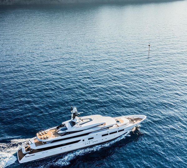 Yacht SUERTE - Underway On The Riviera