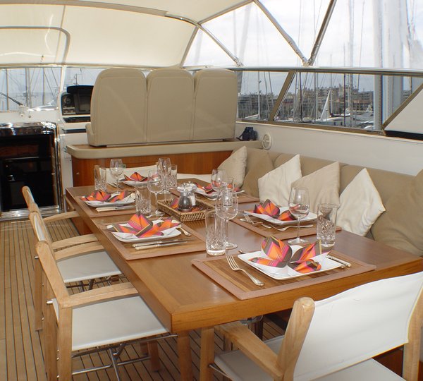 33m Motor Yacht Equilibrium