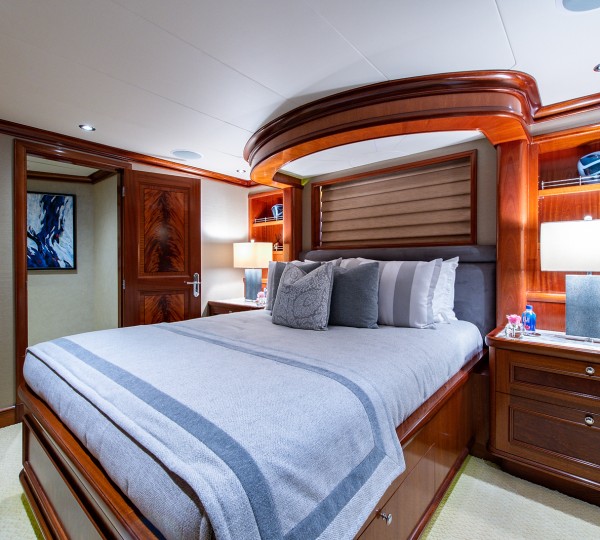 Aft Starboard Guest Stateroom