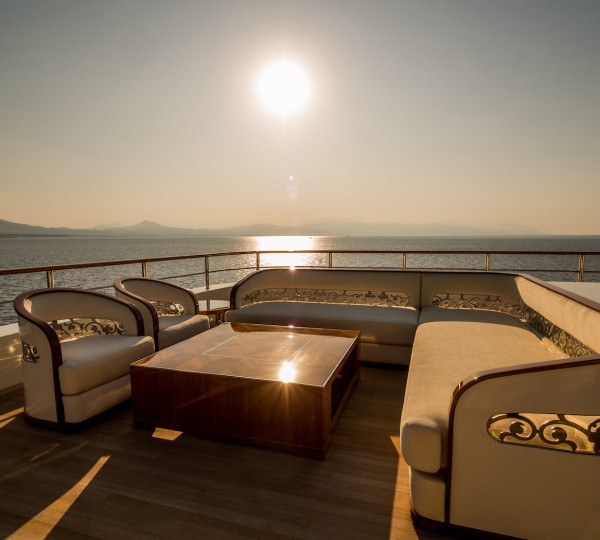 Bridge Deck Aft Sitting Area