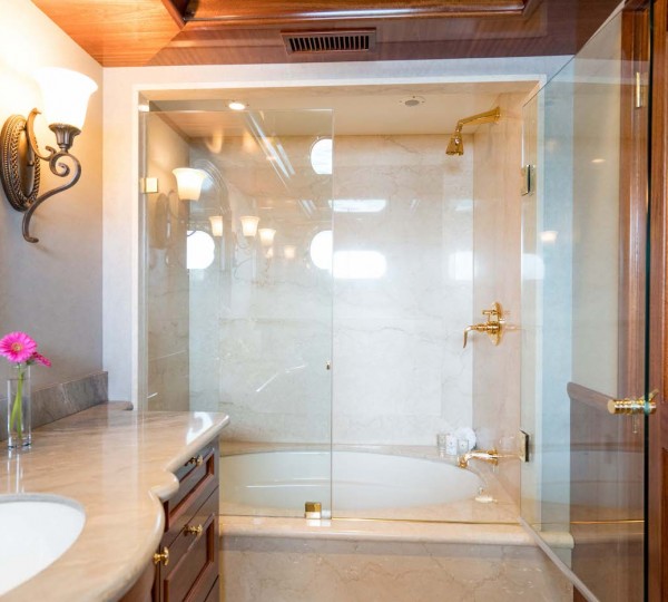 Guest Stateroom Starboard Bathroom