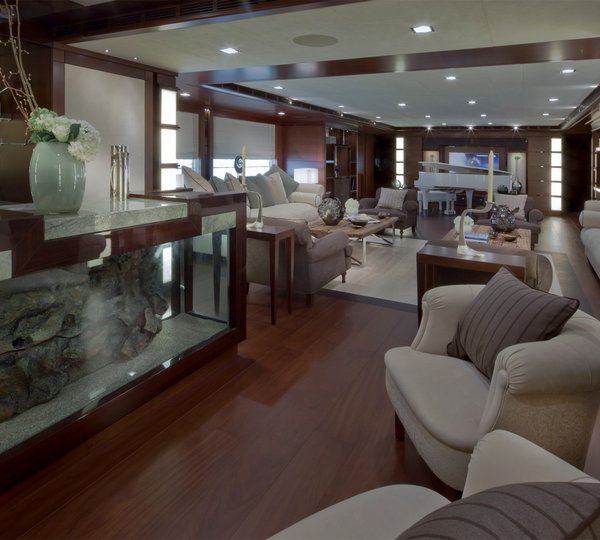 Main Saloon With Bar Forward And Piano Aft