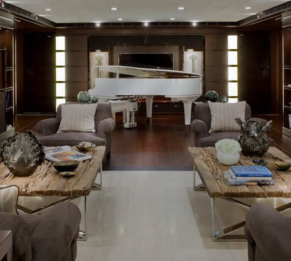 Main Saloon With The Piano Aft