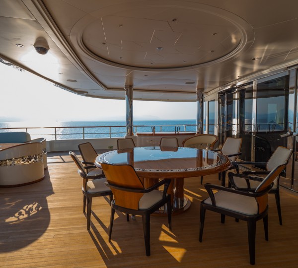 Owner's Deck Exterior Dining