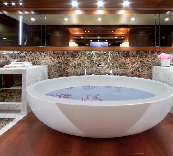 Spectacular Bathroom With A Bath