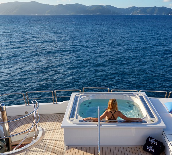 Sun Deck - Jacuzzi