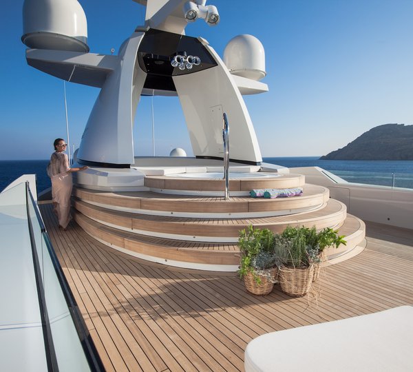 Sun Deck With Jacuzzi And Sun Pads