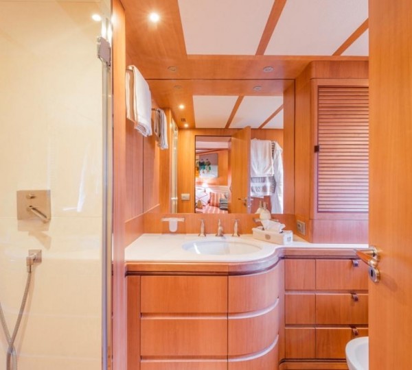 Twin Guest Bathroo M