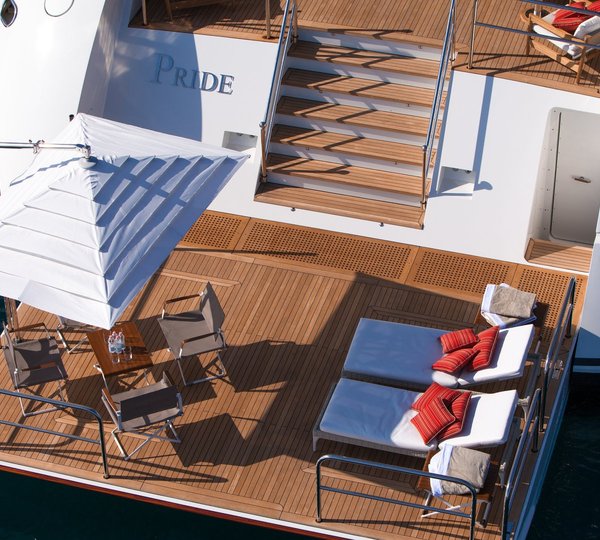 Yacht Pride extra large swimming platform