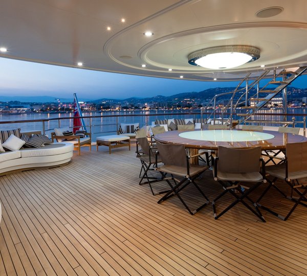 Yacht Pride alfresco dining