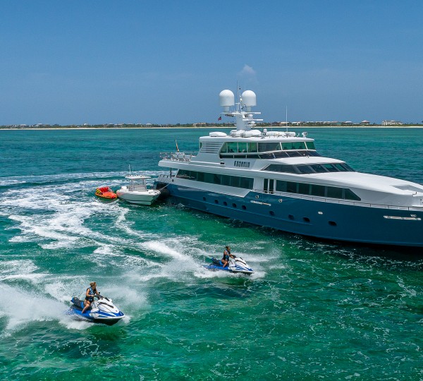 Beautiful Yacht KASHMIR