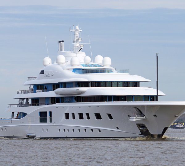The 104m Yacht QUANTUM BLUE
