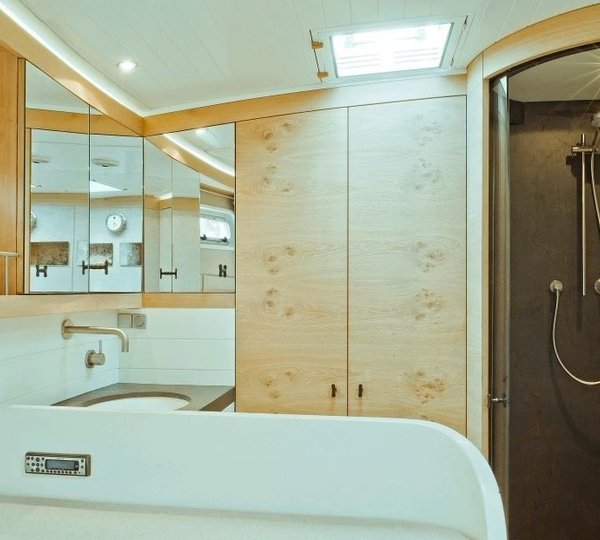 The 20m Yacht HELENE