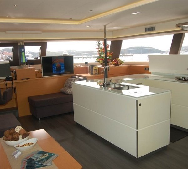 The 21m Yacht ALETHEIA