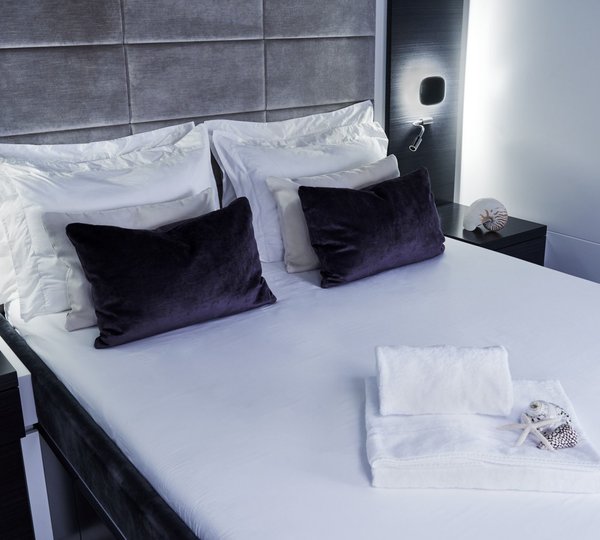 The 22m Yacht 19TH HOLE