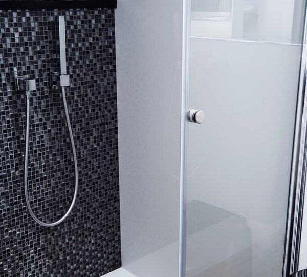 The 22m Yacht 19TH HOLE