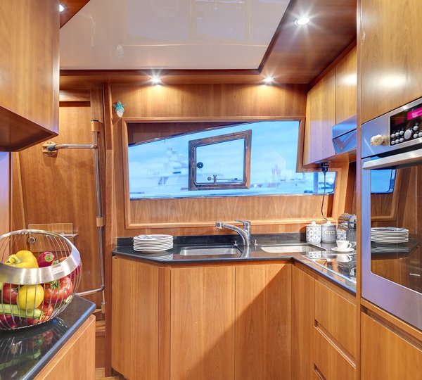 The 23m Yacht AIMILIA