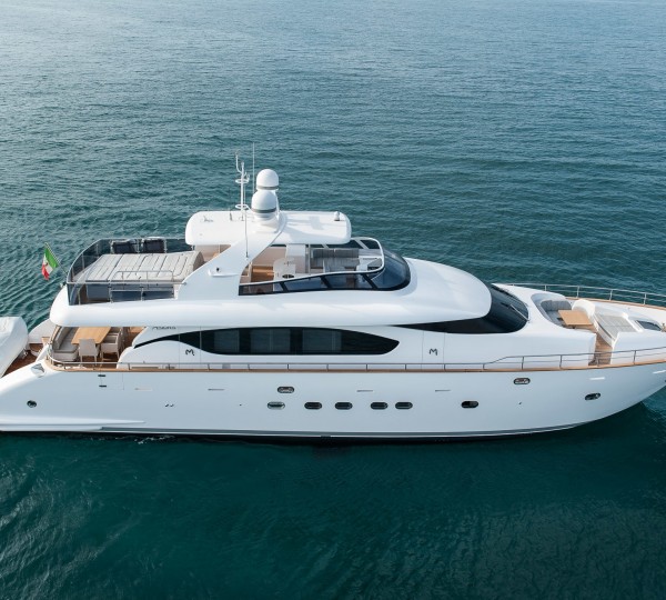 The 25m Yacht MIREDO