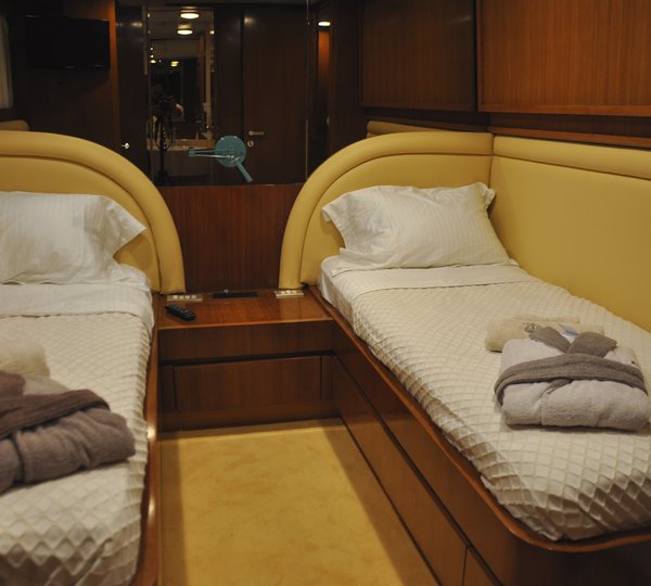 The 27m Yacht BON VIVEUR