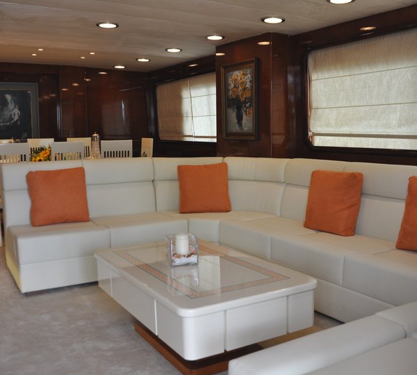 The 27m Yacht BON VIVEUR