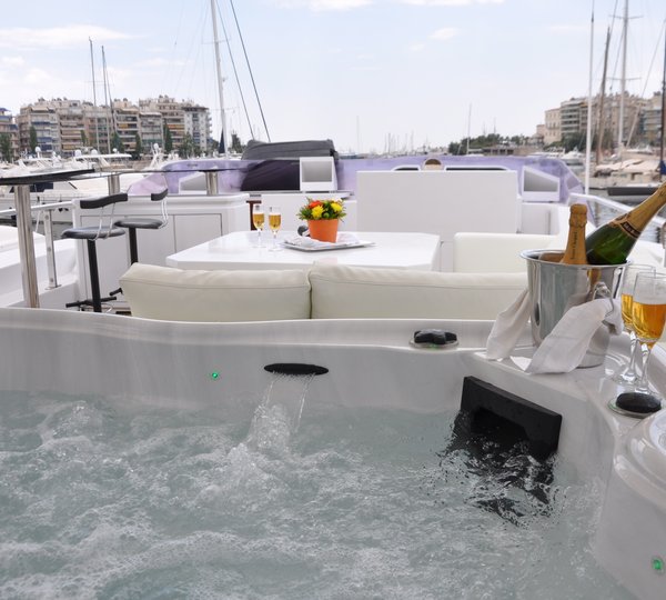 The 27m Yacht BON VIVEUR