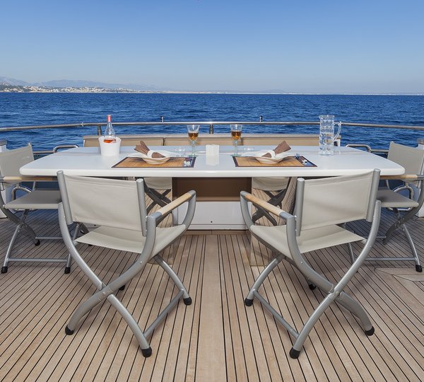 Alfresco dining aft deck
