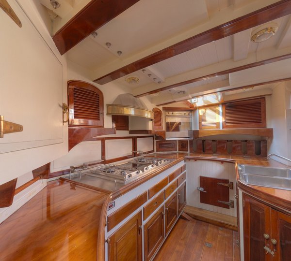 The 27m Yacht WHITEFIN